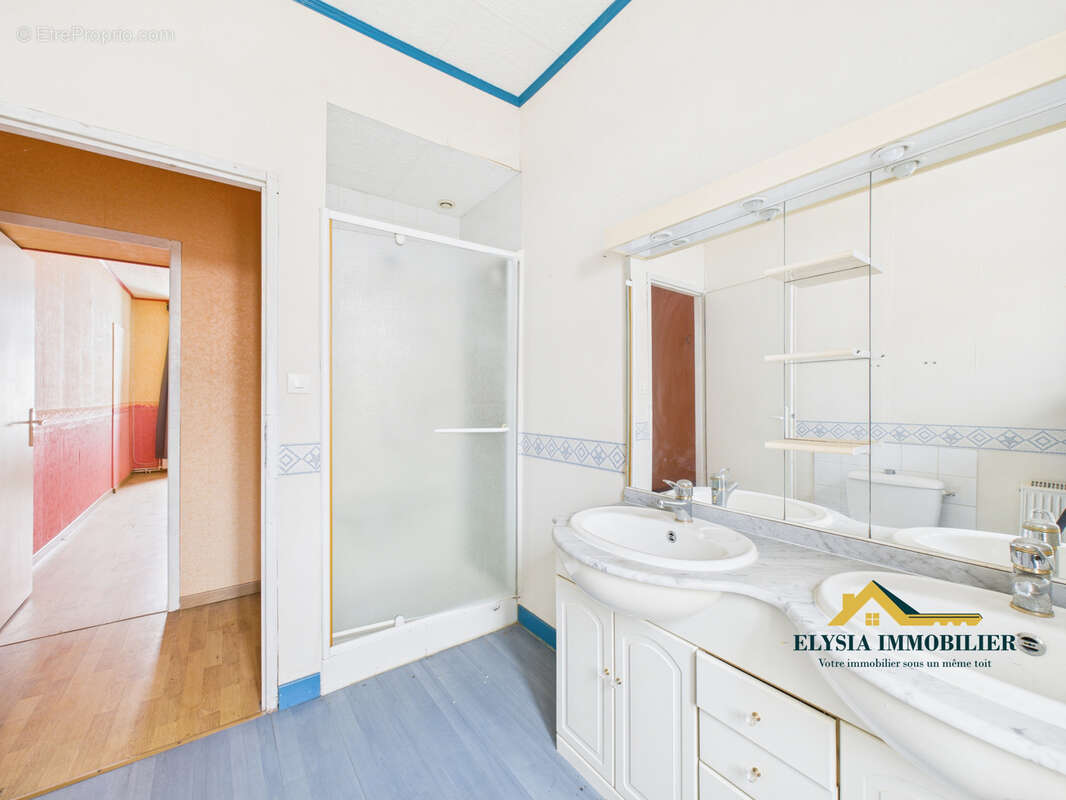 Maison à BAYONVILLE-SUR-MAD