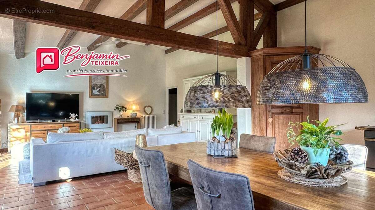 Maison à ROQUEBRUNE-SUR-ARGENS