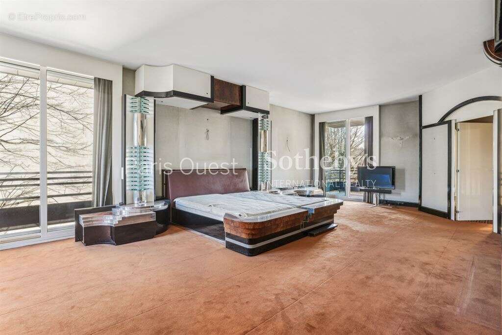 Appartement à NEUILLY-SUR-SEINE