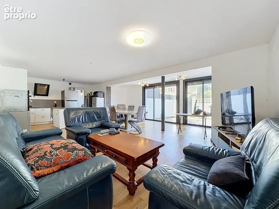 JUVIGNAC (34) - LA PLAINE : Maison à vendre 9 pièces 212 m2 divisée en deux appartements - terrain de 423 m2 - Garage - Terrasse - photo 4