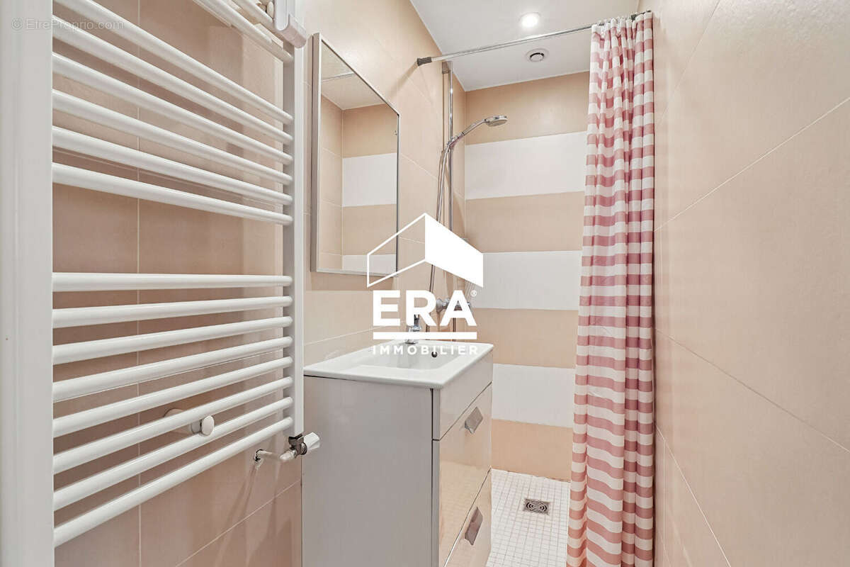 Appartement à PARIS-8E