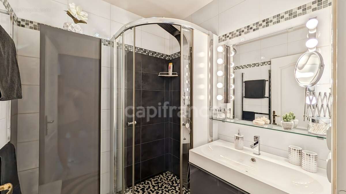 À 5 minutes de Chalon-sur-Saône (71) ​Superbe Villa de 200 m² double garage et dépendance Parc de 1 800 m² Piscine & Pool House  - photo 11