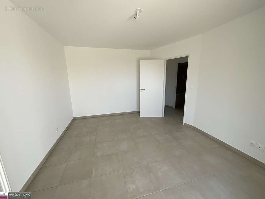 APT T4 offrant 86 m² avec terrasse 13 m² et 12 m² et parking au 3° étage avec ascenseur... - photo 14
