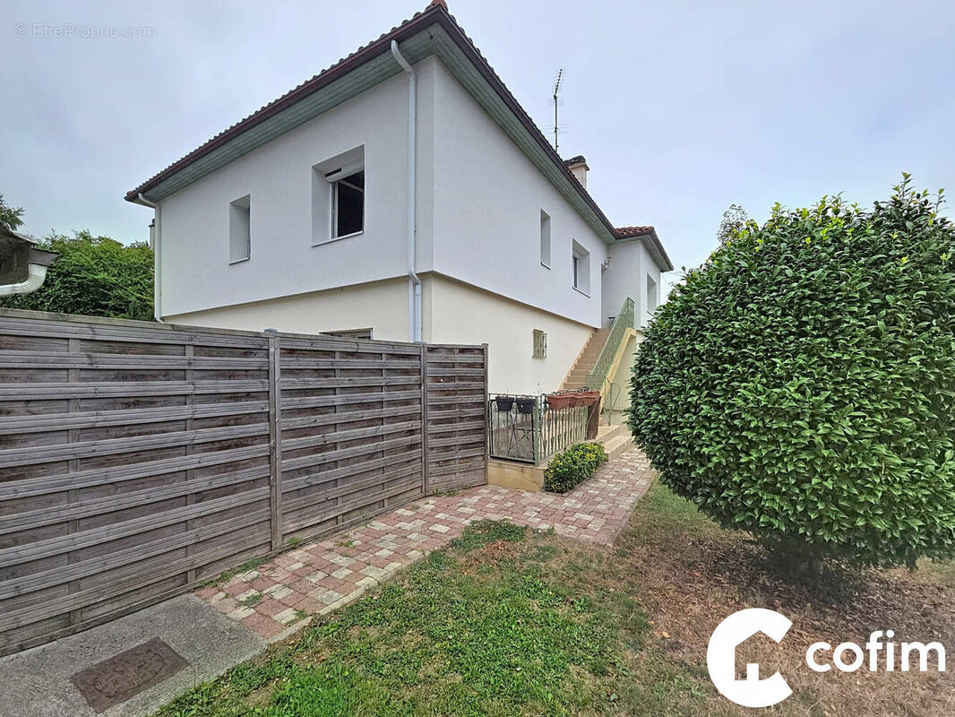 Appartement à LONS