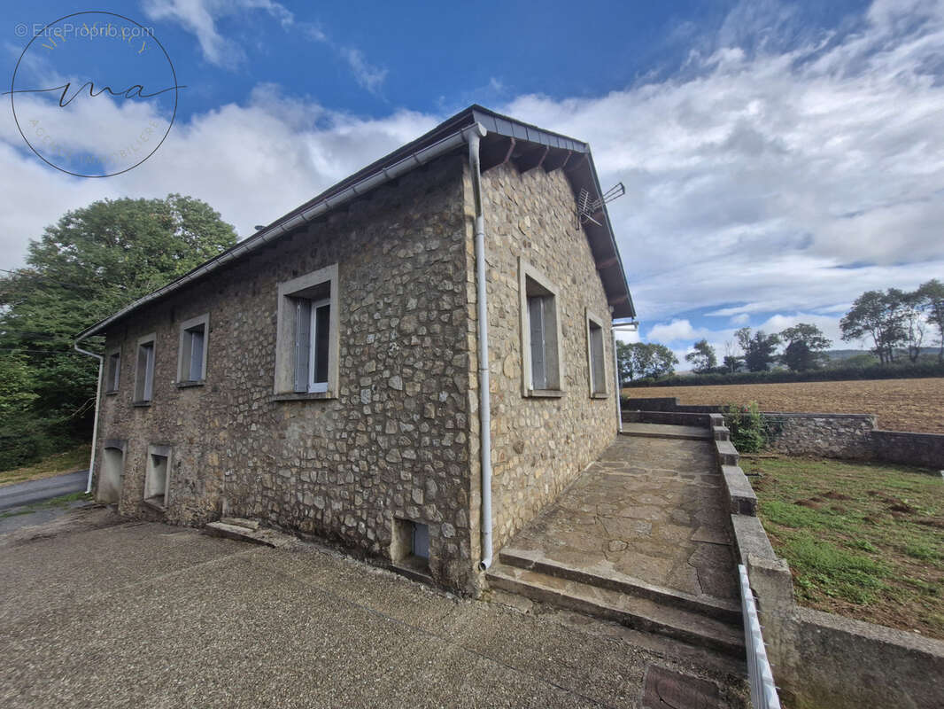 Maison à CASTANET-LE-HAUT