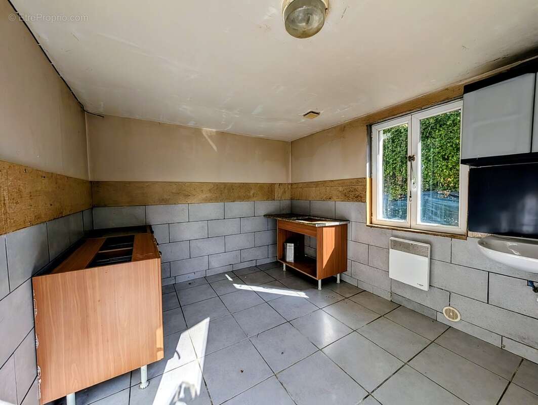 Le Douvez - Maison habitable sans travaux - 3 chambres - sous sol intégral et combles aménagés - GUIPAVAS (29) - photo 18