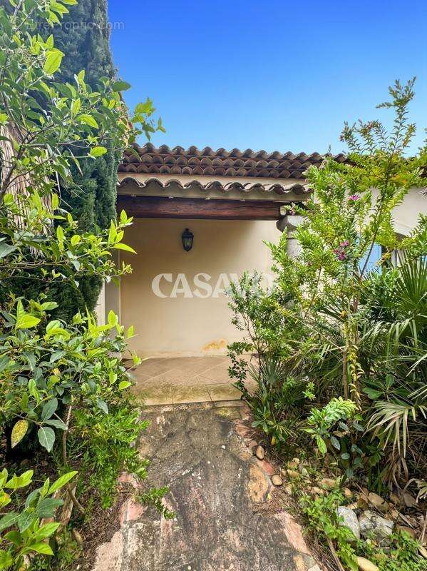 Maison à CARQUEIRANNE