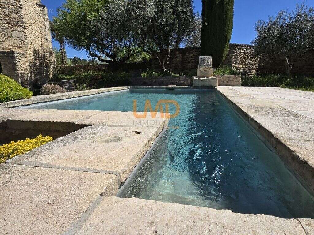 Maison à GORDES
