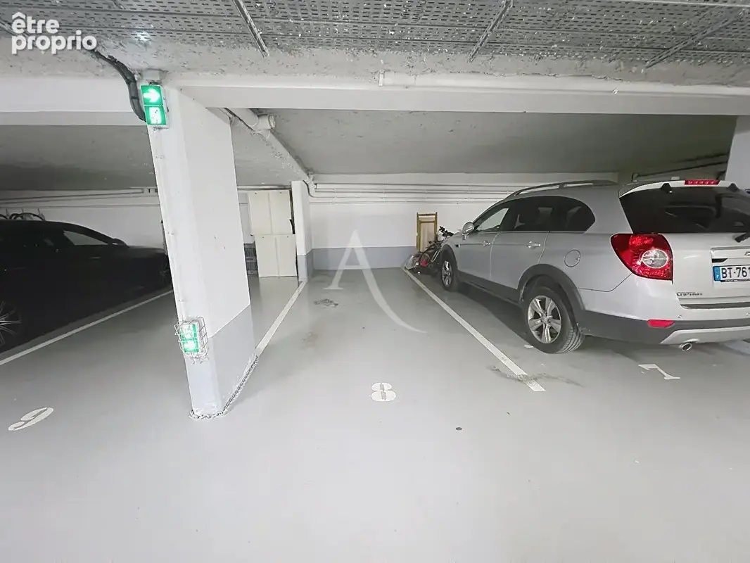 Parking à PARIS-12E