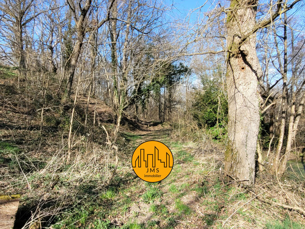 Maison à CHATEL-DE-NEUVRE