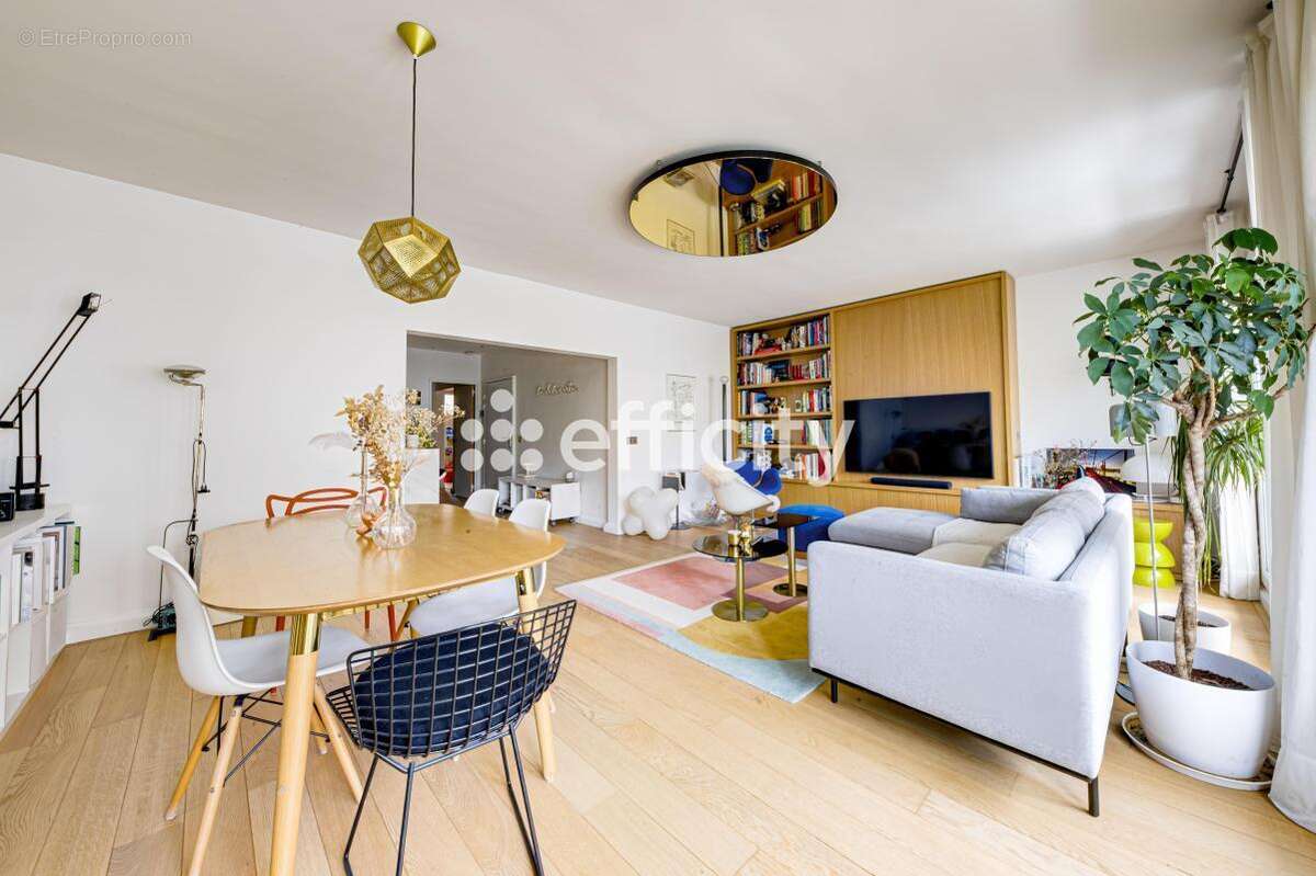 Appartement à PARIS-16E