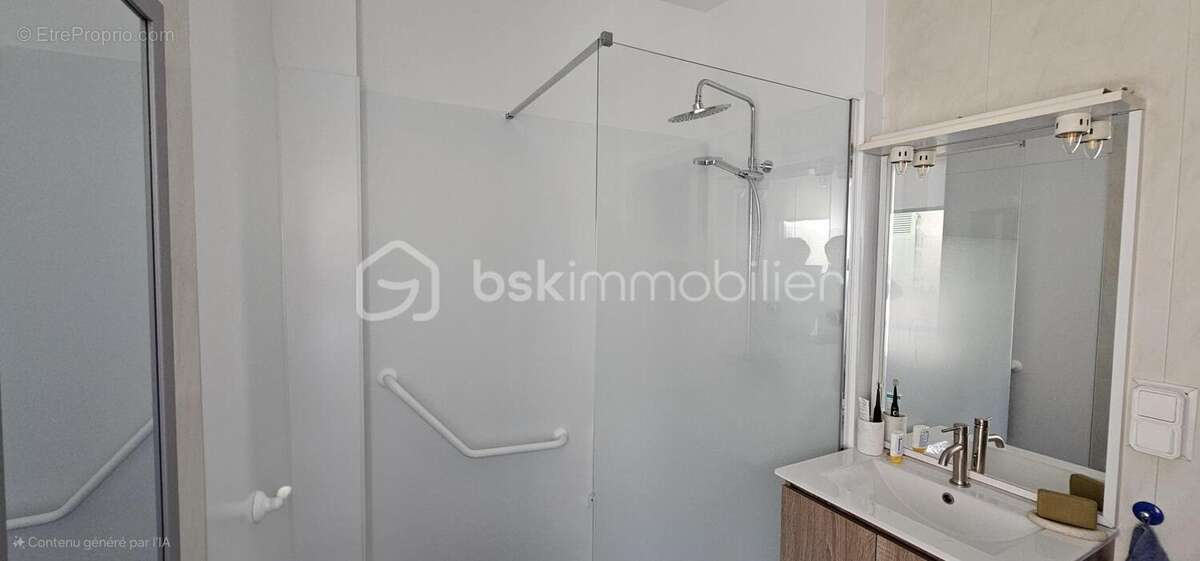 *** Maison de ville de 120 m² – 3 Chambres -  Centre historique de CUSSET avec garage*** - photo 8