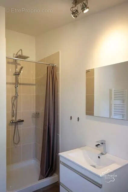 Maison à SAINT-MARTIN-LA-MEANNE