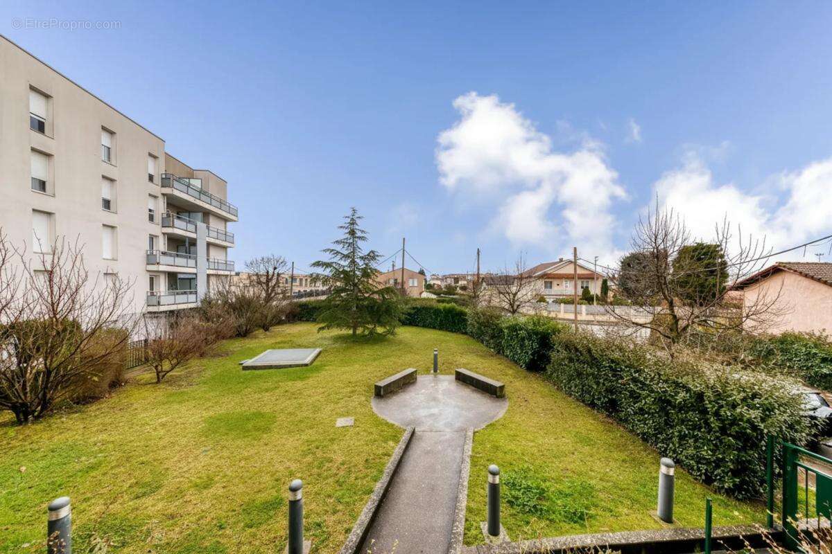 Appartement à DECINES-CHARPIEU