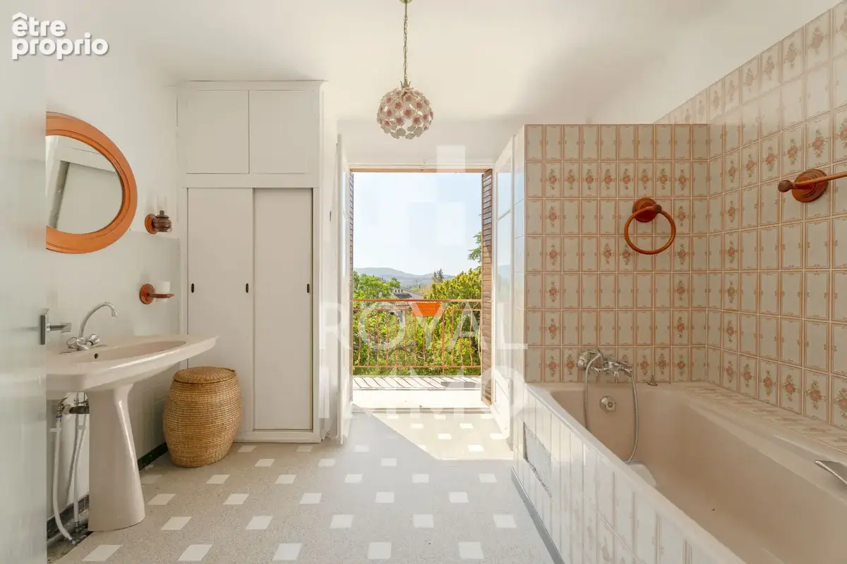 Maison familiale de 135 m2 avec jardin arboré de 706 m2 - photo 8