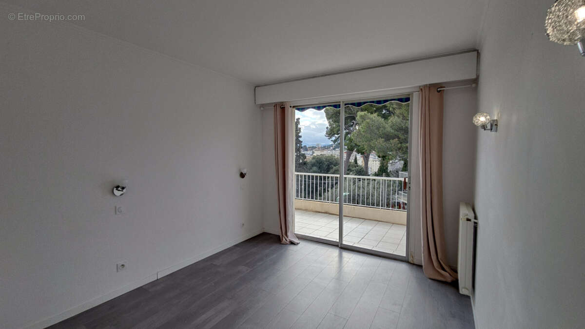 LE CANNET à vendre 4 pièces de 112 m2 en dernier étage avec terrasses cave et garage - photo 17