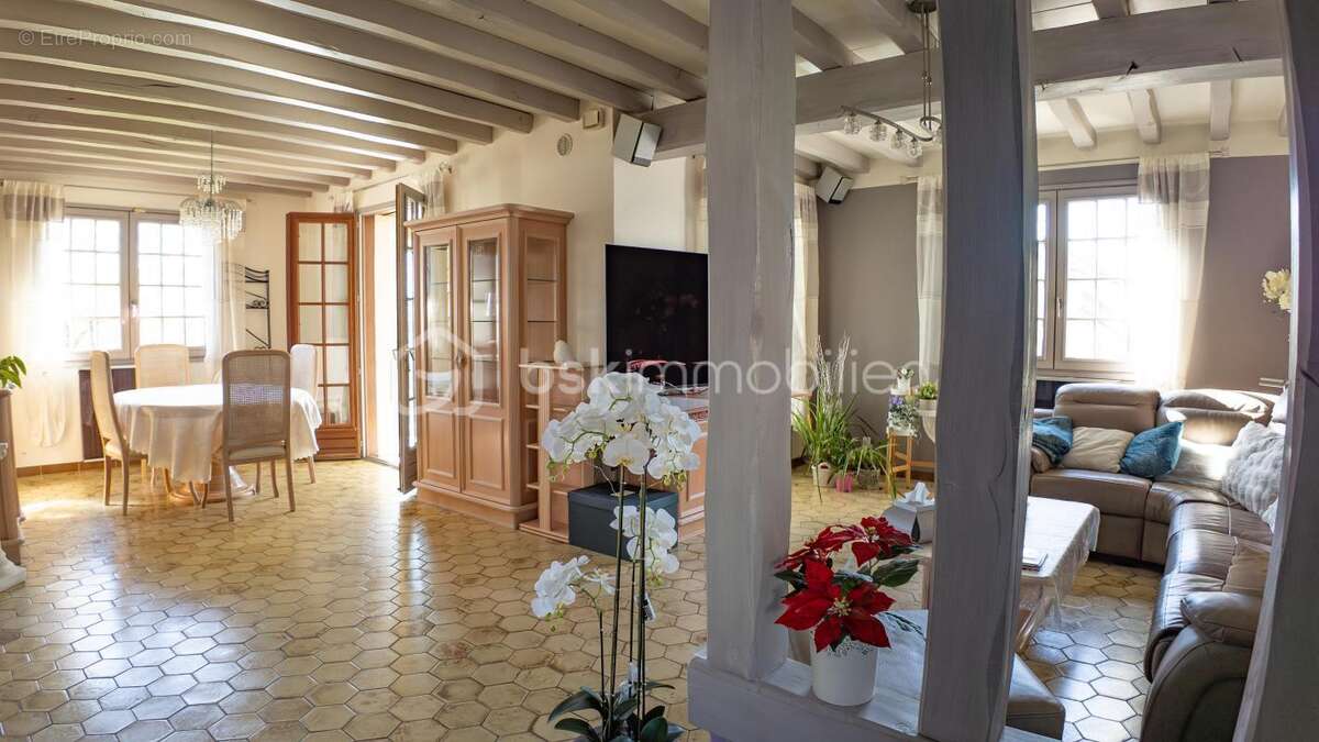 Maison à VARENNES-VAUZELLES