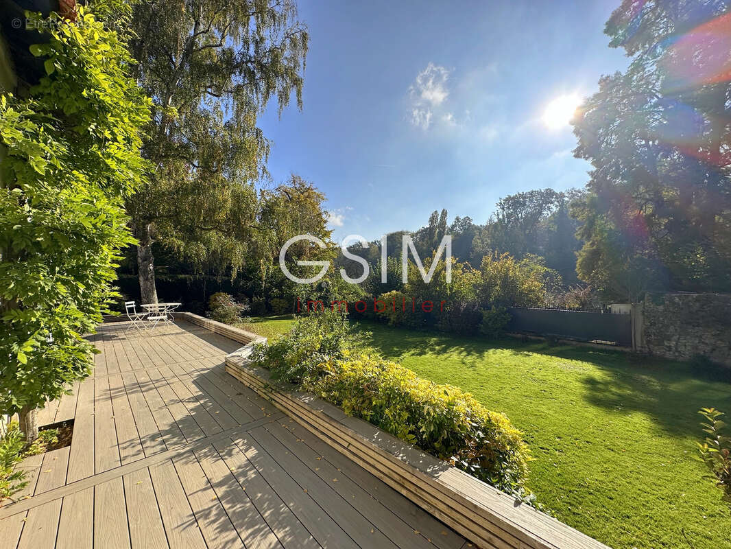 Maison à VILLE-D&#039;AVRAY