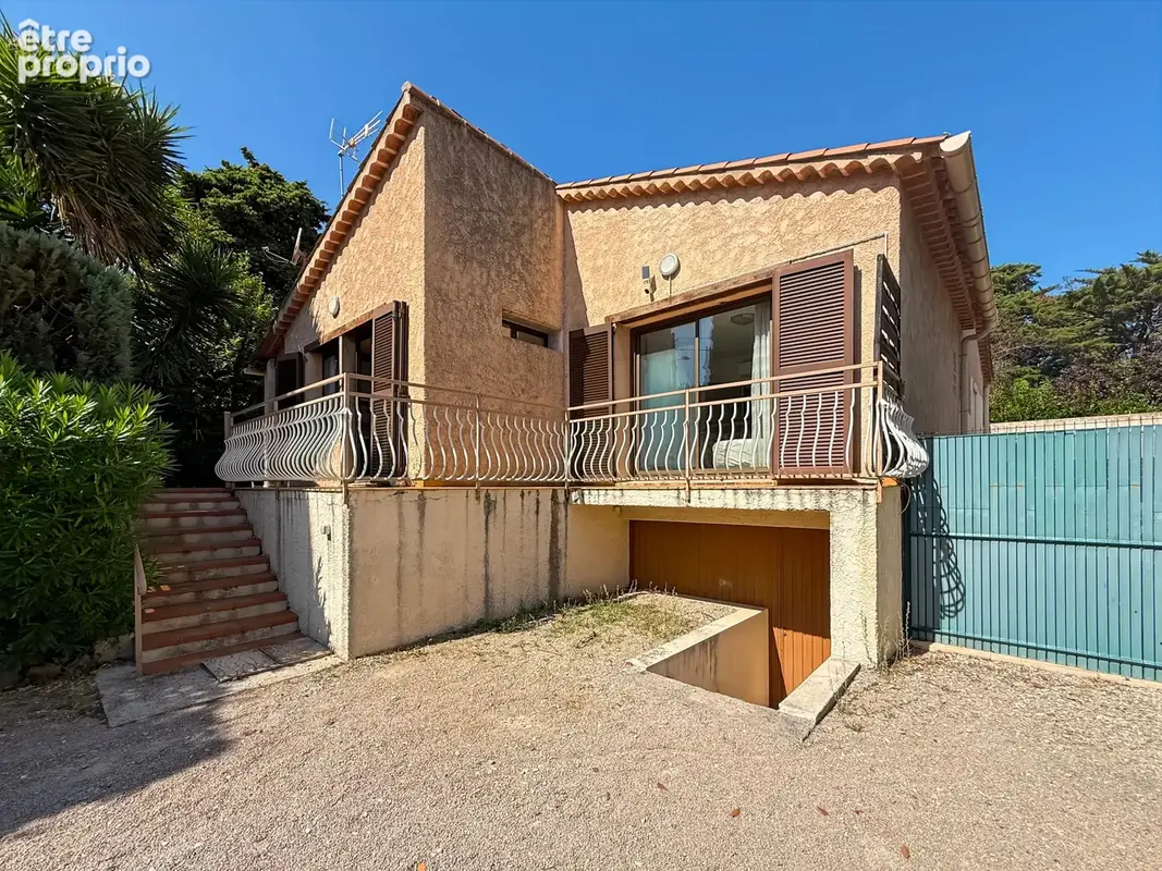 Villa à vendre  Début du Cap d'Antibes  Emplacement exceptionnel à deux pas des plages - photo 10