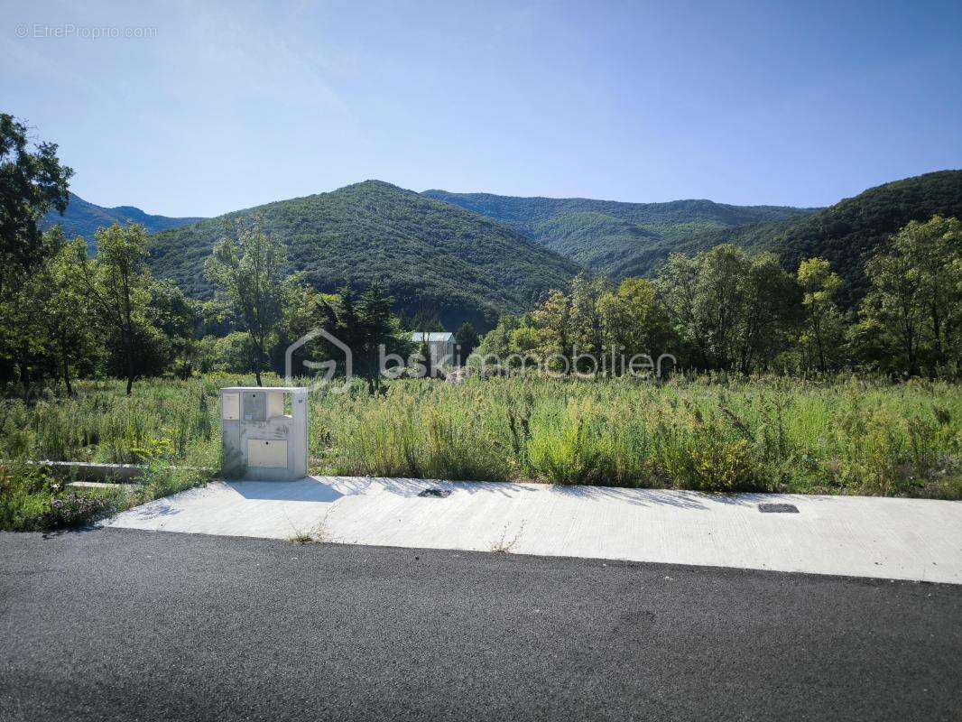 Terrain à COLOMBIERES-SUR-ORB