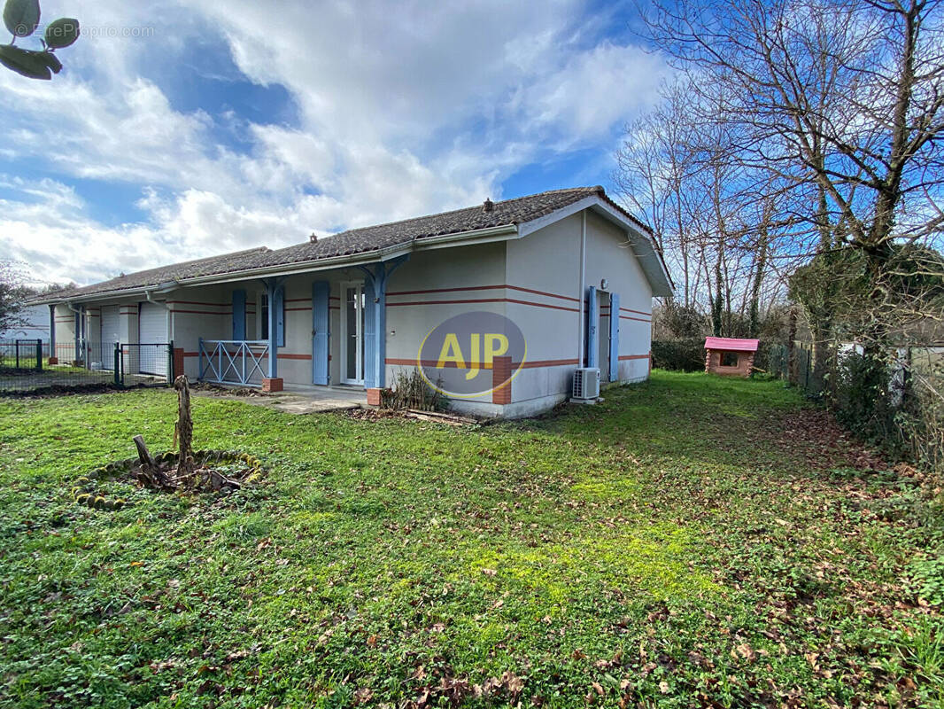 Maison à VENDAYS-MONTALIVET