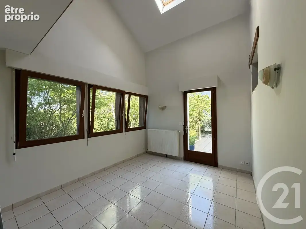 Maison 4 pièces 95 m² à vendre à Chateaudun (28200) - photo 3