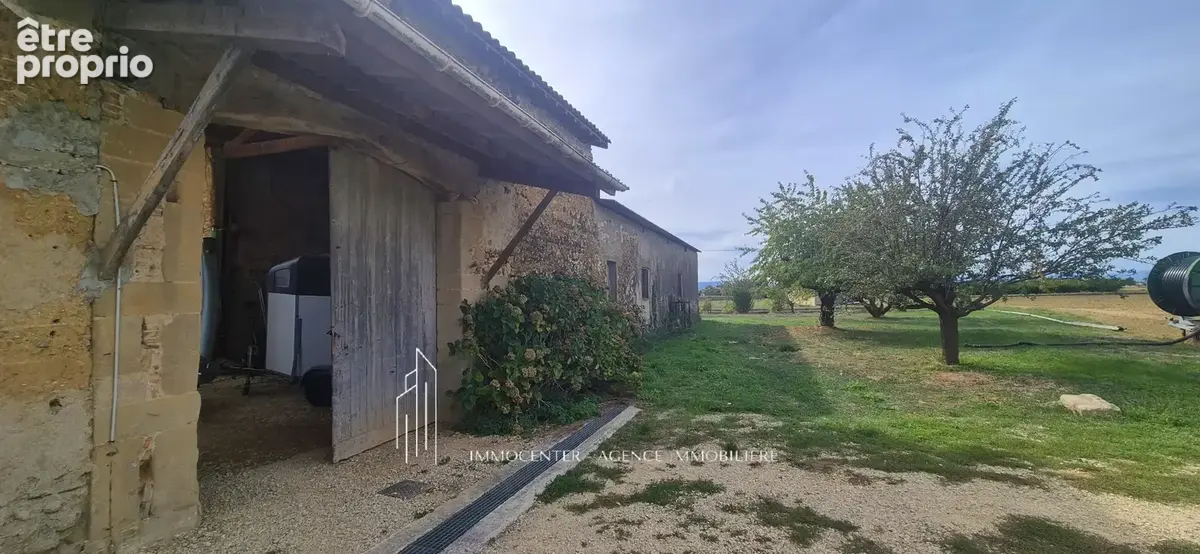 Ferme de caractère à rénover 400 m2 sur 2 850 m2 de terrain. IMMOCENTER BOURG DE PEAGE - photo 7