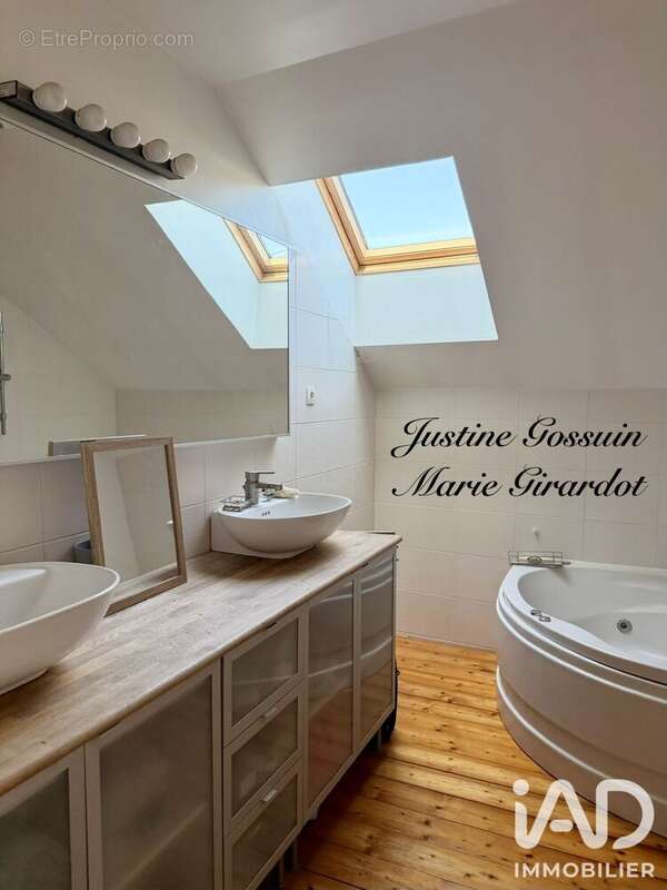 Maison 177 m² à Mesigny  - photo 8
