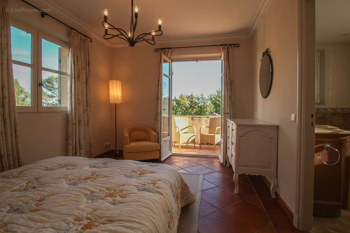 Maison à TOURRETTES