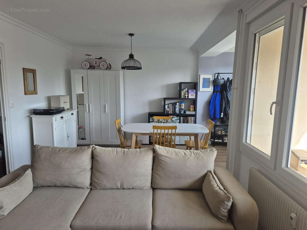 Appartement à LE COTEAU