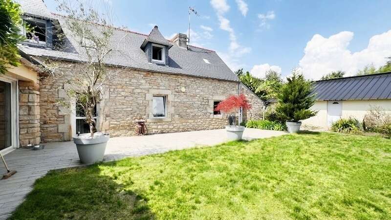 PLONÉIS (29) – Maison à vendre Type 6 de 115 m² habitable et 189 m² utile – Terrain de 1 320 m² – Double garage – Piscine - photo 2