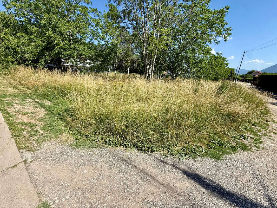 Terrain à LEAZ