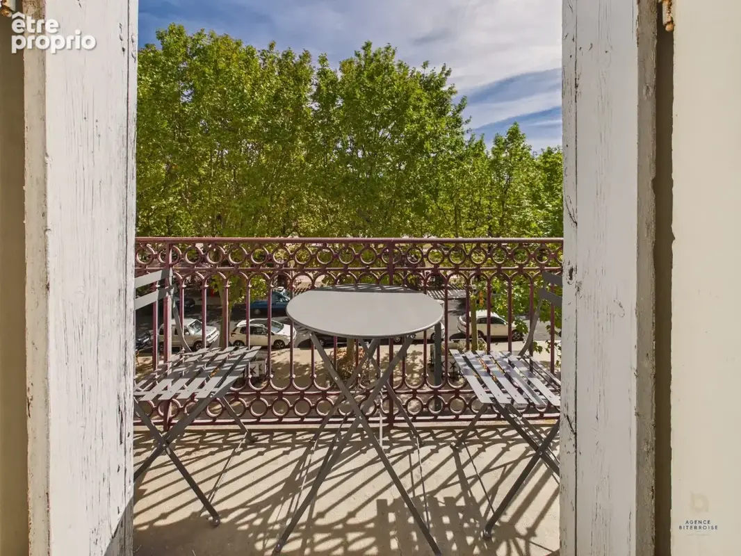 Place jean jaurès  élégant t3 traversant de 95 m² avec balcon - photo 2