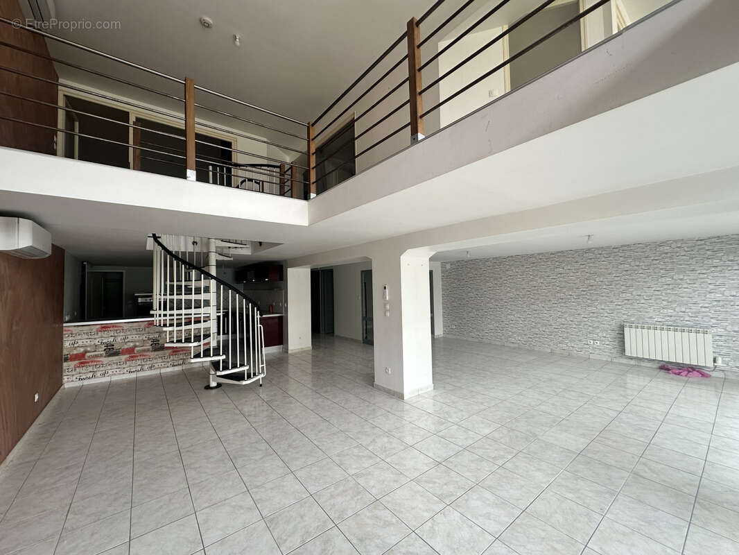 Autre à SAINT-JULIEN-LES-VILLAS