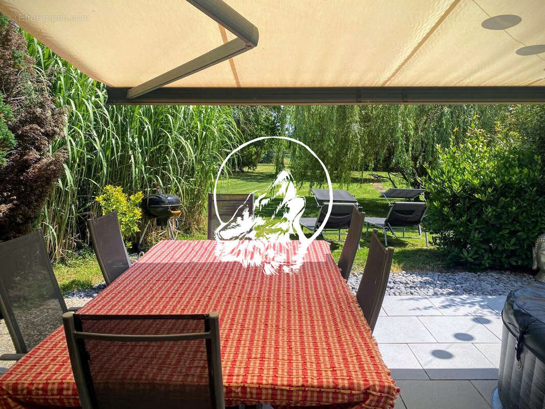 Maison à GROSTENQUIN