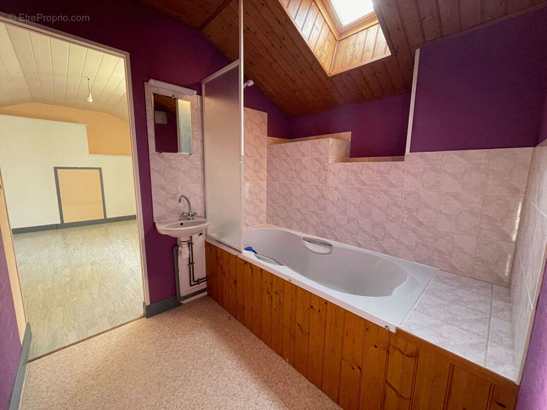 Maison à FONTAINE-LE-COMTE