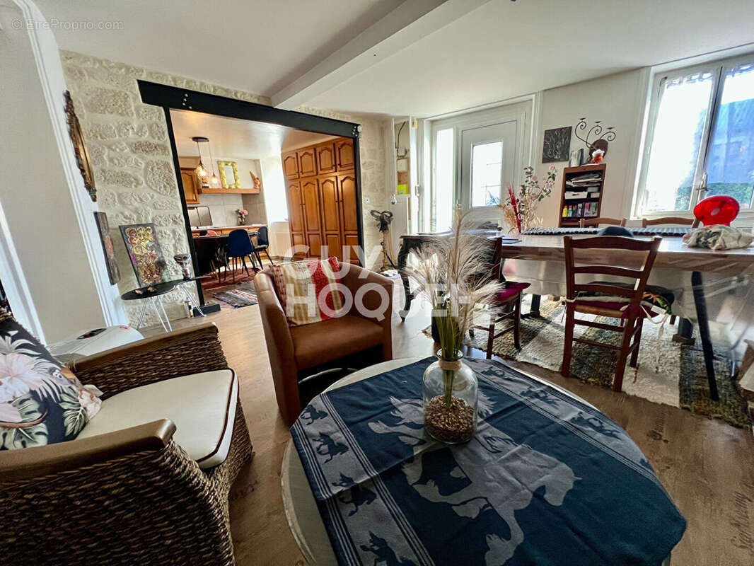 Maison à POUILLY-LES-FEURS