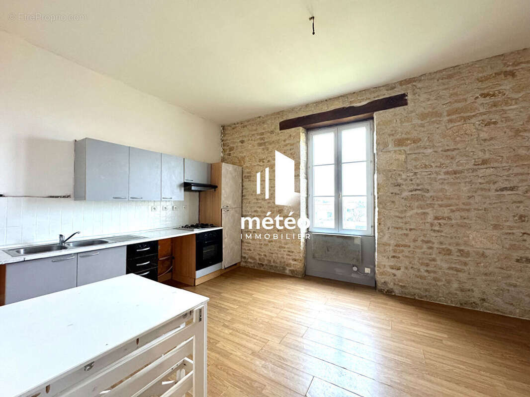 Appartement à LES MAGNILS-REIGNIERS