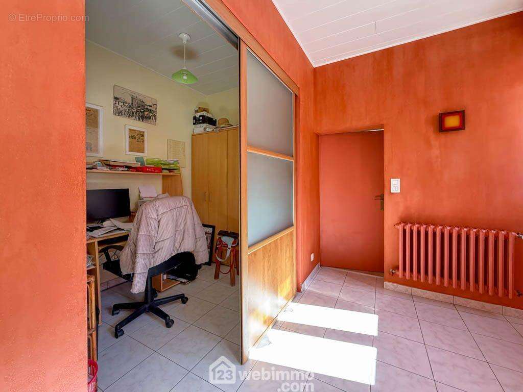 Un espace bureau pratique pour du télétravail ! - Maison à POUZAUGES