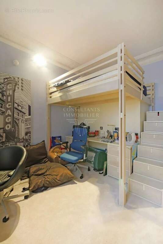 Appartement à NEUILLY-SUR-SEINE
