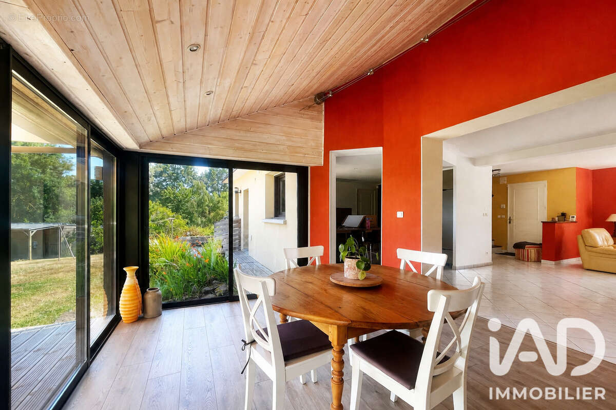 Maison 162 m² à Saint-Thurial  - photo 2