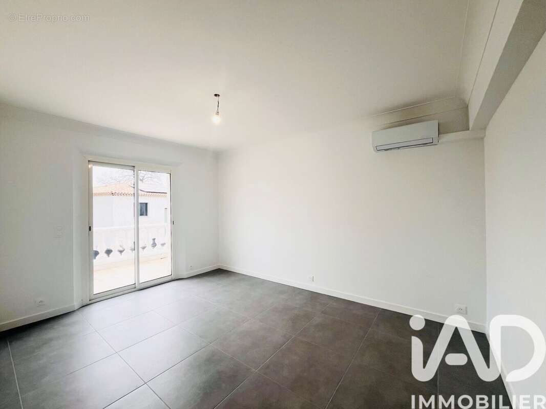 Photo 7 - Appartement à LA ROQUETTE-SUR-SIAGNE