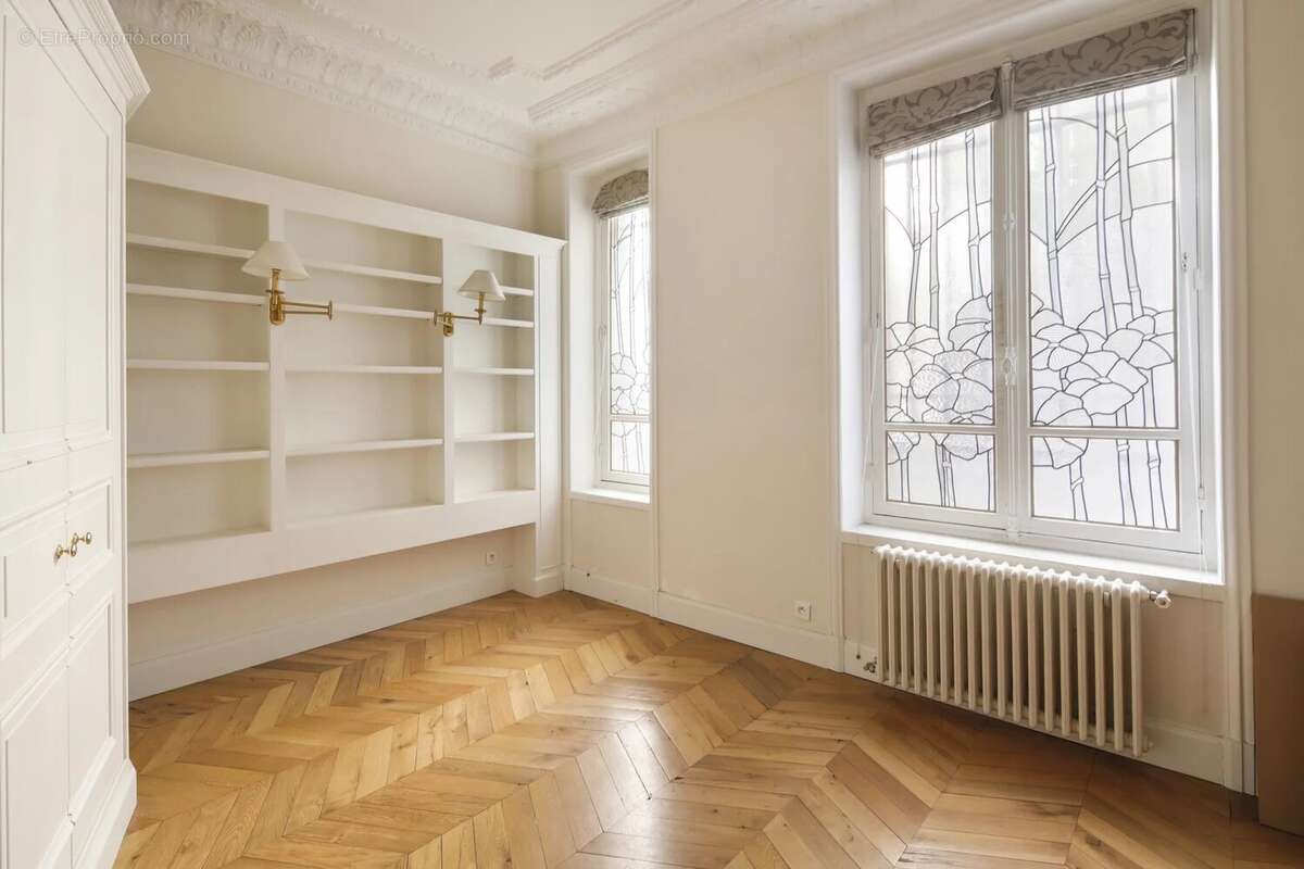 Appartement à PARIS-7E