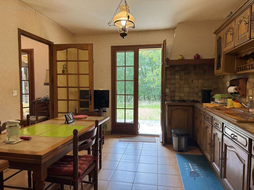 Maison indépendante au calme avec terrain boisé proche commerces - photo 7