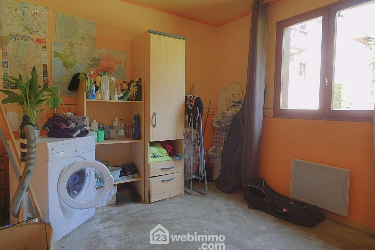 Et celle-ci utilisée aujourd&#039;hui en buanderie - Maison à LATHUILE