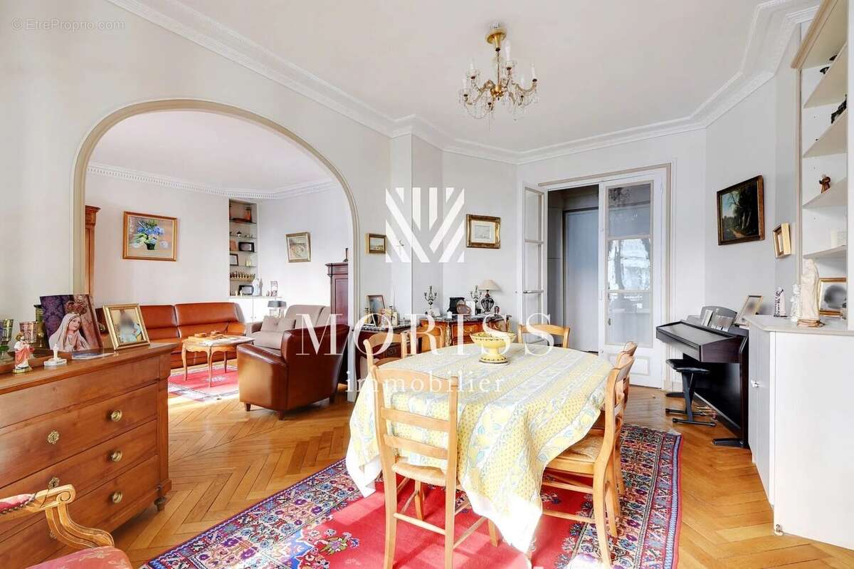 Appartement à PARIS-16E