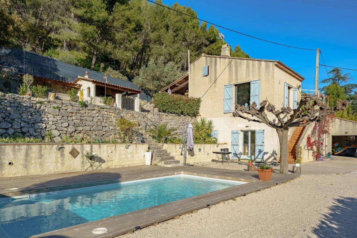 Maison à CUGES-LES-PINS