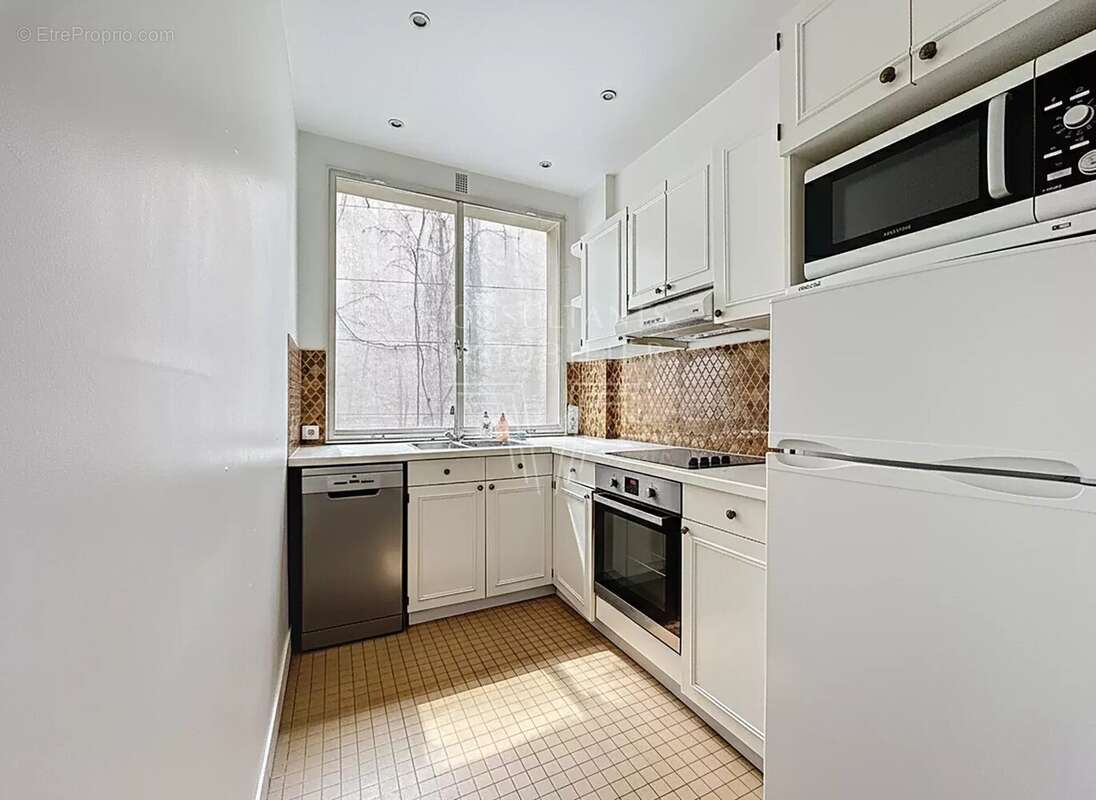 Appartement à PARIS-16E