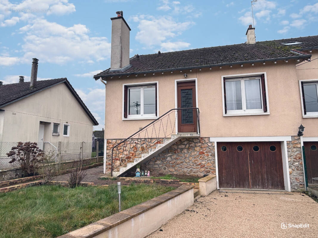 Maison à FAREMOUTIERS