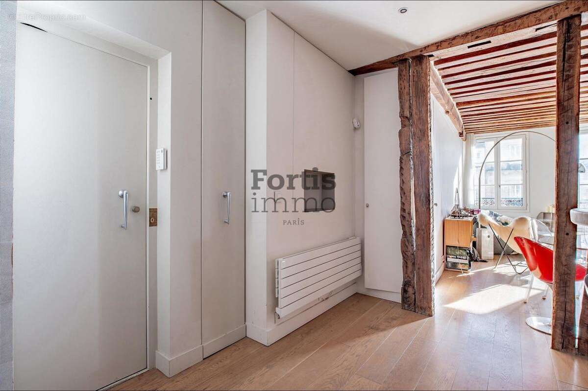 Appartement à PARIS-1E